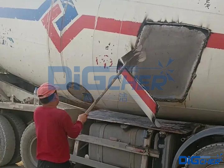 混凝土攪拌罐車(chē)水泥凝固